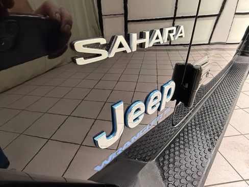 Used 2023 Jeep Wrangler Sahara w/ Cold Weather Group image 11