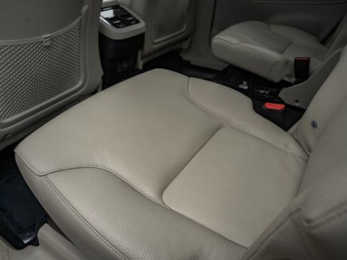 Used 2024 Volvo XC90 B6 Plus image 33