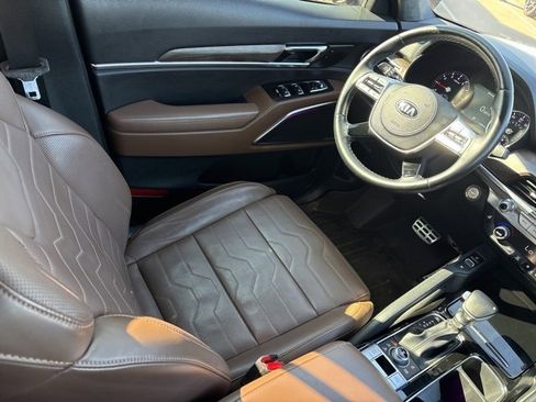 Used 2021 Kia Telluride SX w/ SX Prestige Package image 17