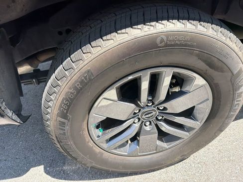 Used 2025 Nissan Frontier SV RWD image 13