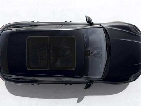 Certified 2025 Porsche Macan AWD/4WD image 5