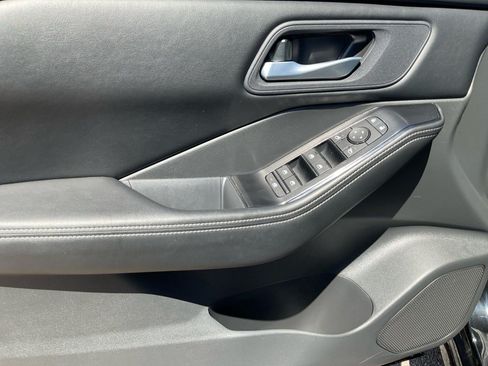 Used 2026 Nissan Rogue SV FWD image 18