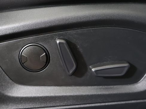 Used 2023 Ford Explorer XLT w/ Equipment Group 202A image 29