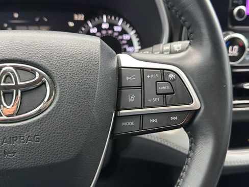 Used 2023 Toyota Highlander XLE FWD image 27