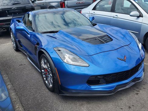 Used 2016 Chevrolet Corvette Z06 w/ 3LZ Preferred Equipment Group RWD image 3
