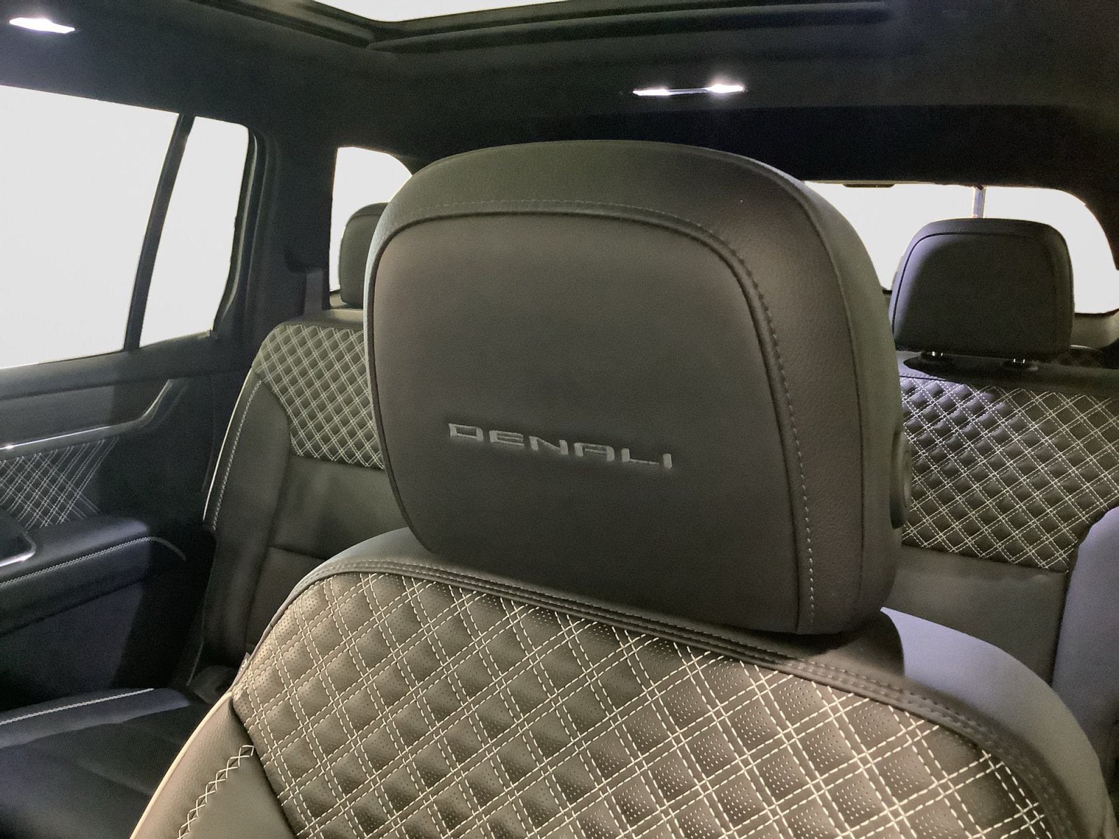 Used 2024 GMC Acadia Denali w/ Super Cruise Package FWD image 13