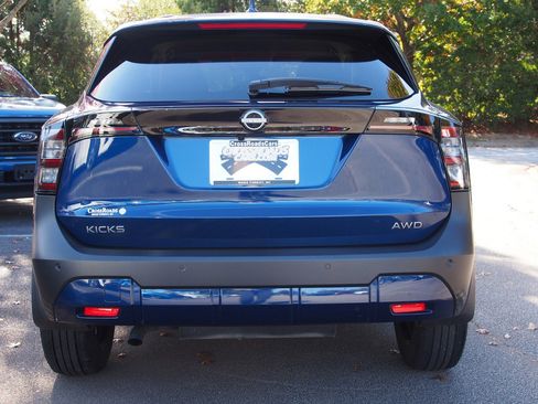 Used 2025 Nissan Kicks SV image 6