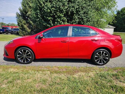 Used 2017 Toyota Corolla SE FWD image 1