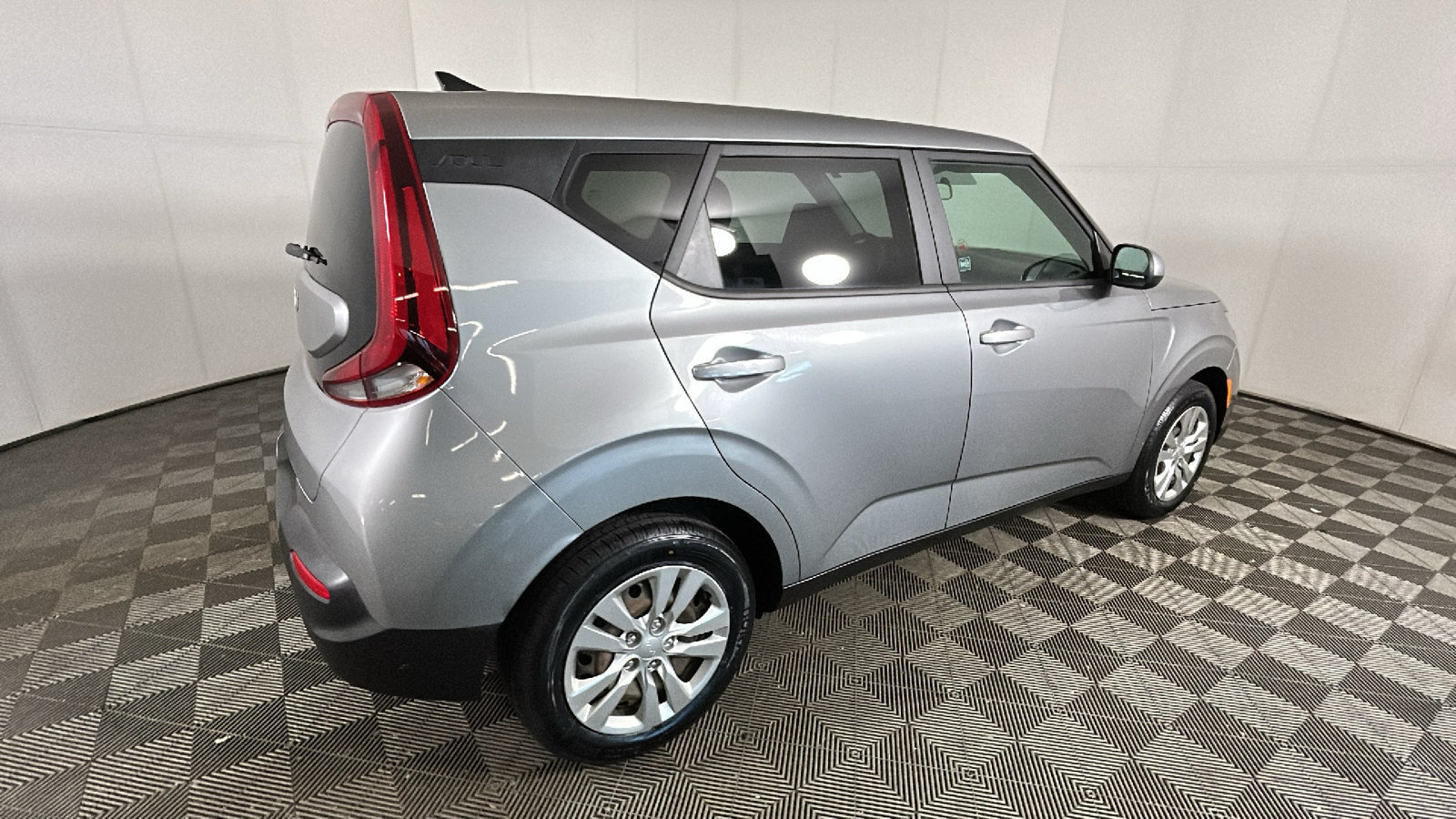 Used 2022 Kia Soul LX FWD image 3