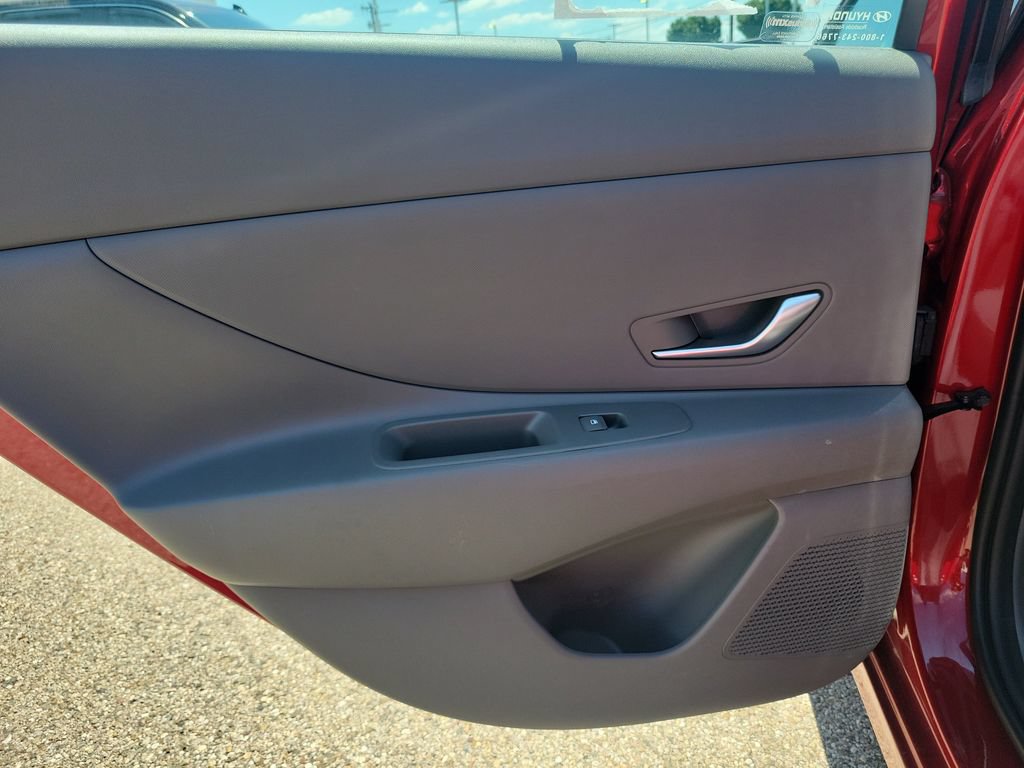 Used 2023 Hyundai Elantra SEL w/ Cargo Package FWD image 12