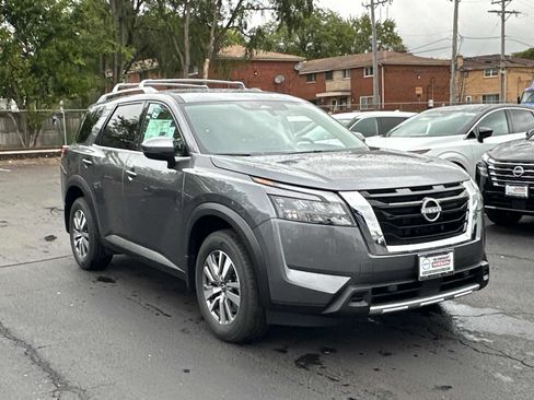 New 2025 Nissan Pathfinder SL image 3