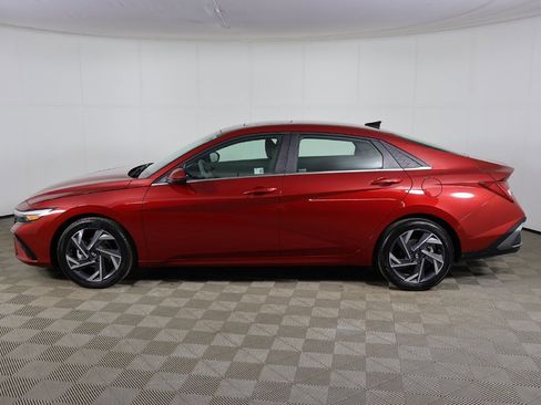 Certified 2024 Hyundai Elantra SEL w/ Convenience Package image 14