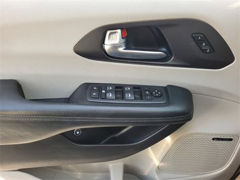 Certified 2020 Chrysler Pacifica Limited w/ Advanced Safetytec Group image 26