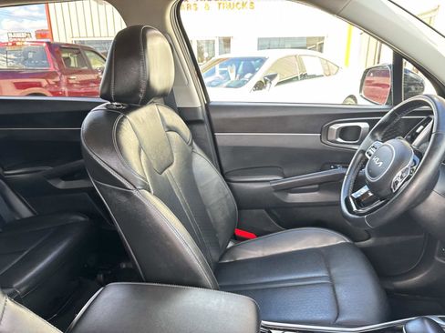 Used 2022 Kia Sorento S image 10