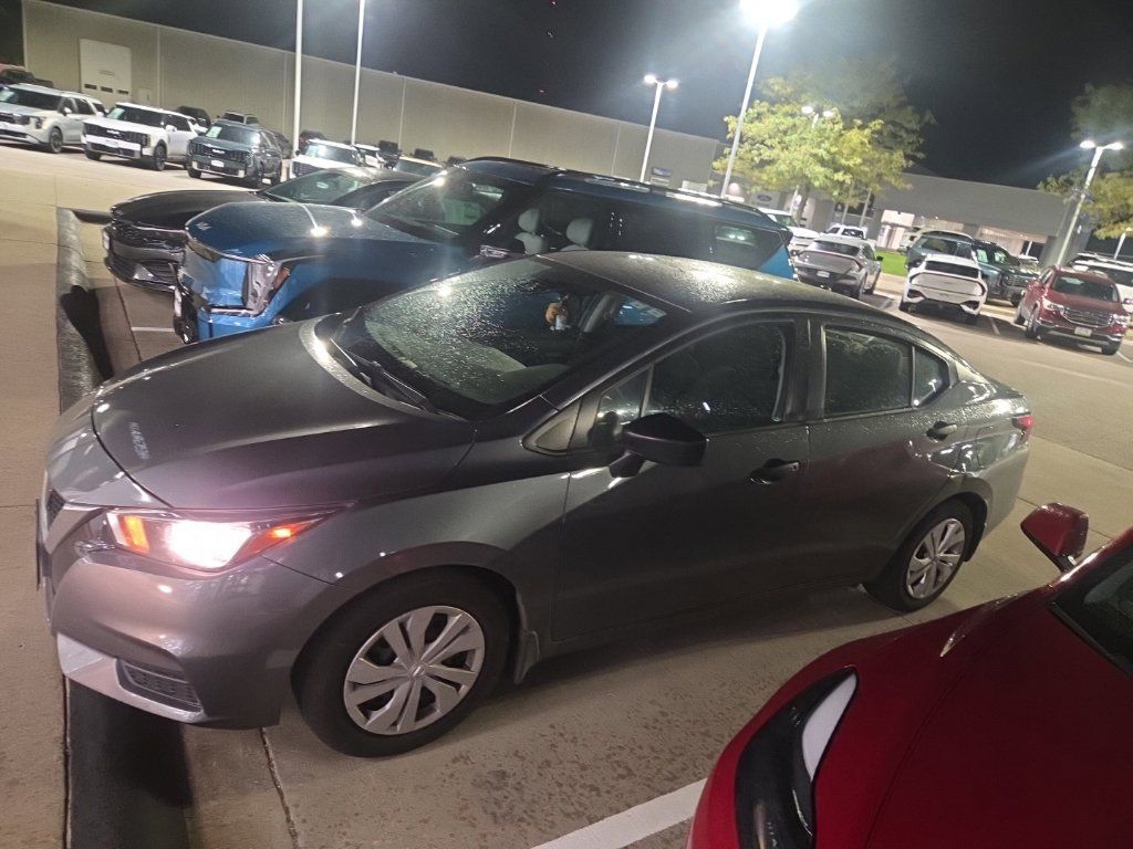 Used 2020 Nissan Versa S w/ Trunk Package FWD image 4