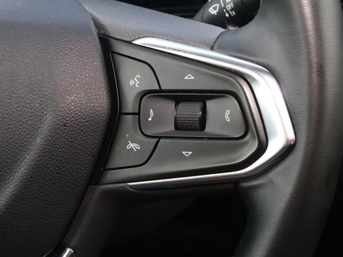 Used 2025 Chevrolet Trax LT w/ LT Convenience Package image 23