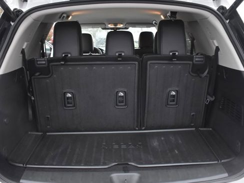 Used 2024 Nissan Pathfinder SL w/ Lighting Package (N92) image 18