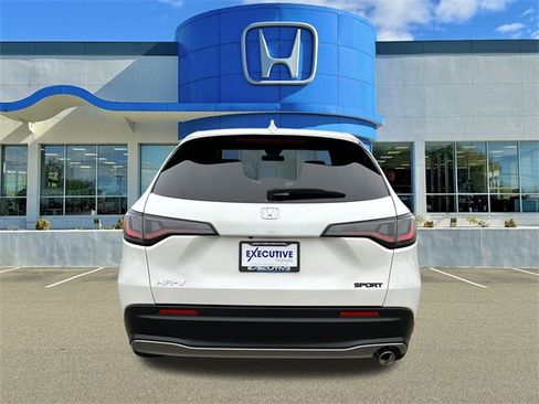 Used 2025 Honda HR-V Sport image 3