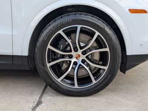 Certified 2025 Porsche Cayenne E-Hybrid image 27