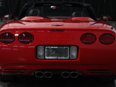 Used 2000 Chevrolet Corvette Convertible w/ Memory Pkg RWD image 18
