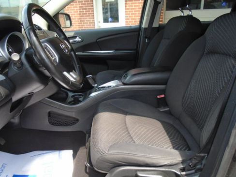 Used 2017 Dodge Journey SE w/ Flexible Seating Group image 13
