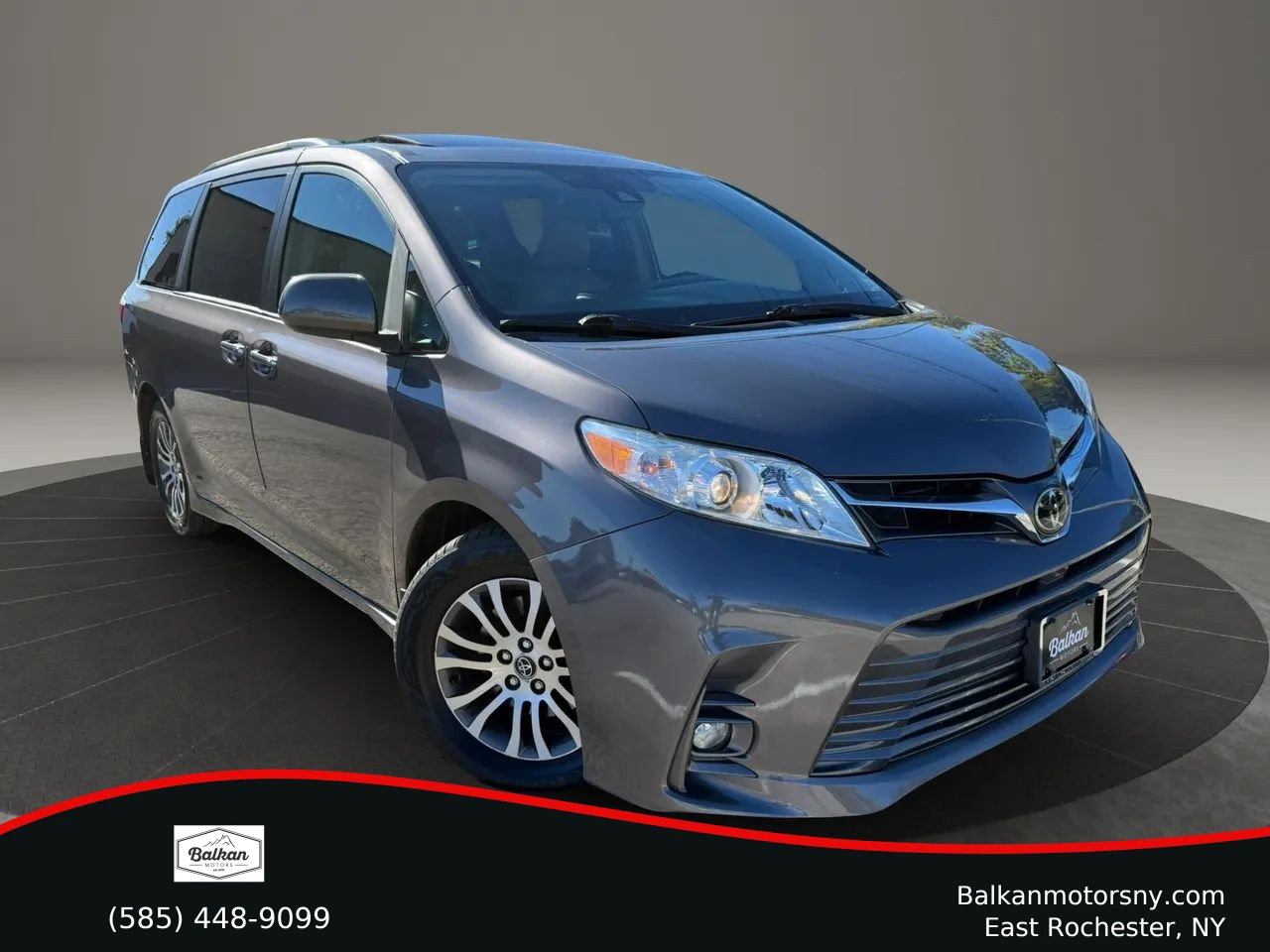 Used 2018 Toyota Sienna XLE w/ XLE Navigation Package FWD image 1