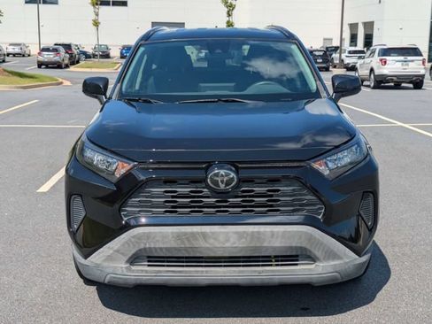 Used 2019 Toyota RAV4 LE FWD image 9