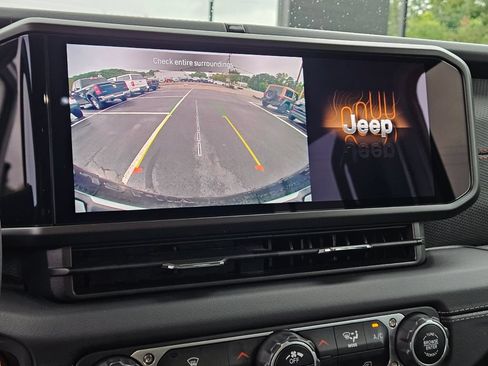 Used 2024 Jeep Wrangler Unlimited Rubicon AWD/4WD image 22