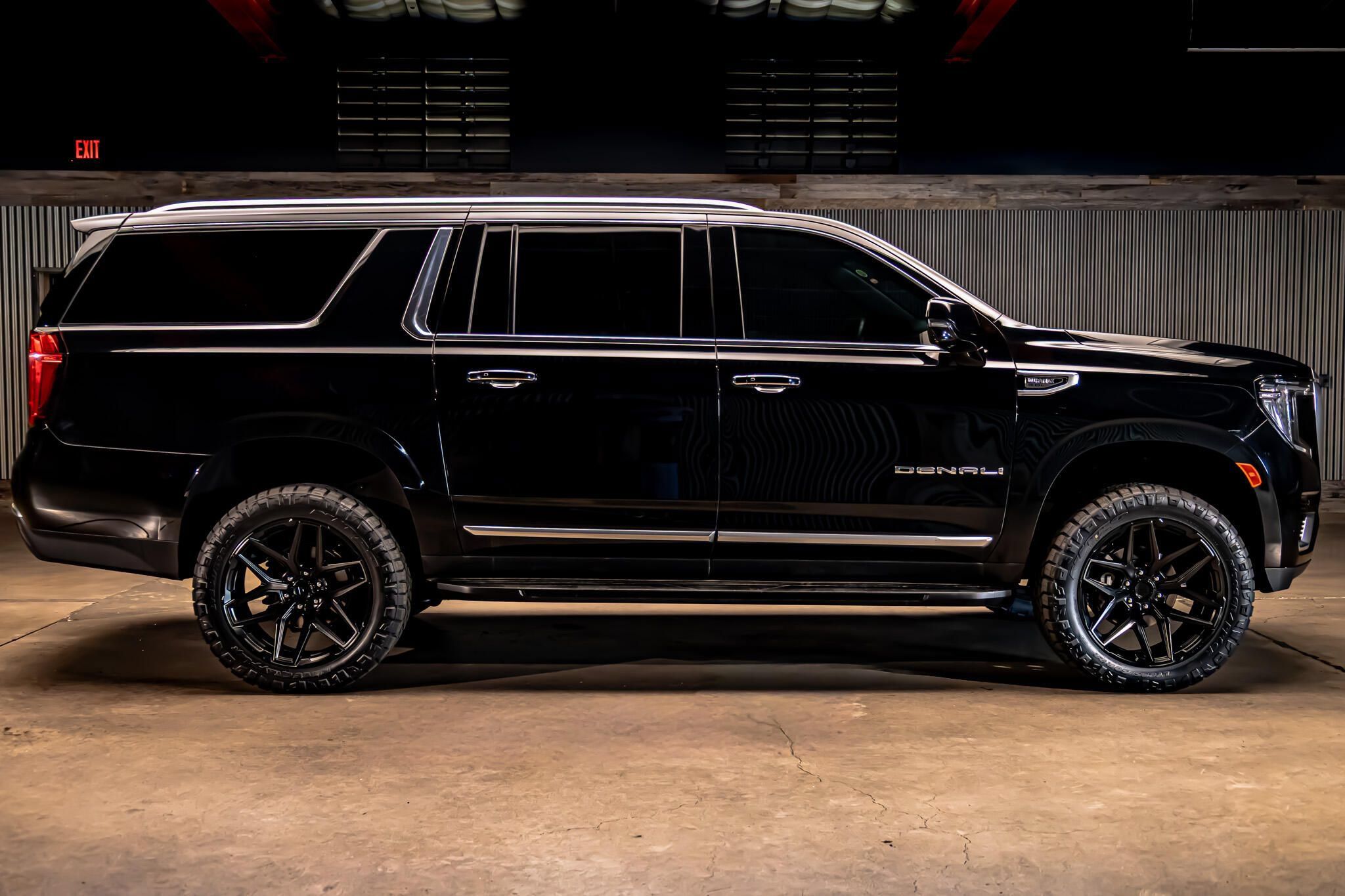 Used 2024 GMC Yukon XL Denali AWD/4WD image 11