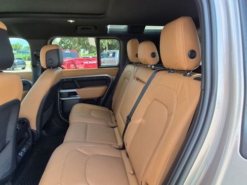 Used 2023 Land Rover Defender 110 SE AWD/4WD image 19