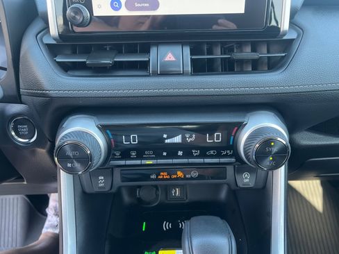 Used 2025 Toyota RAV4 XLE w/ Convenience Package FWD image 22