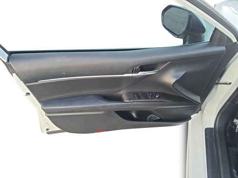 Used 2022 Toyota Camry SE image 23