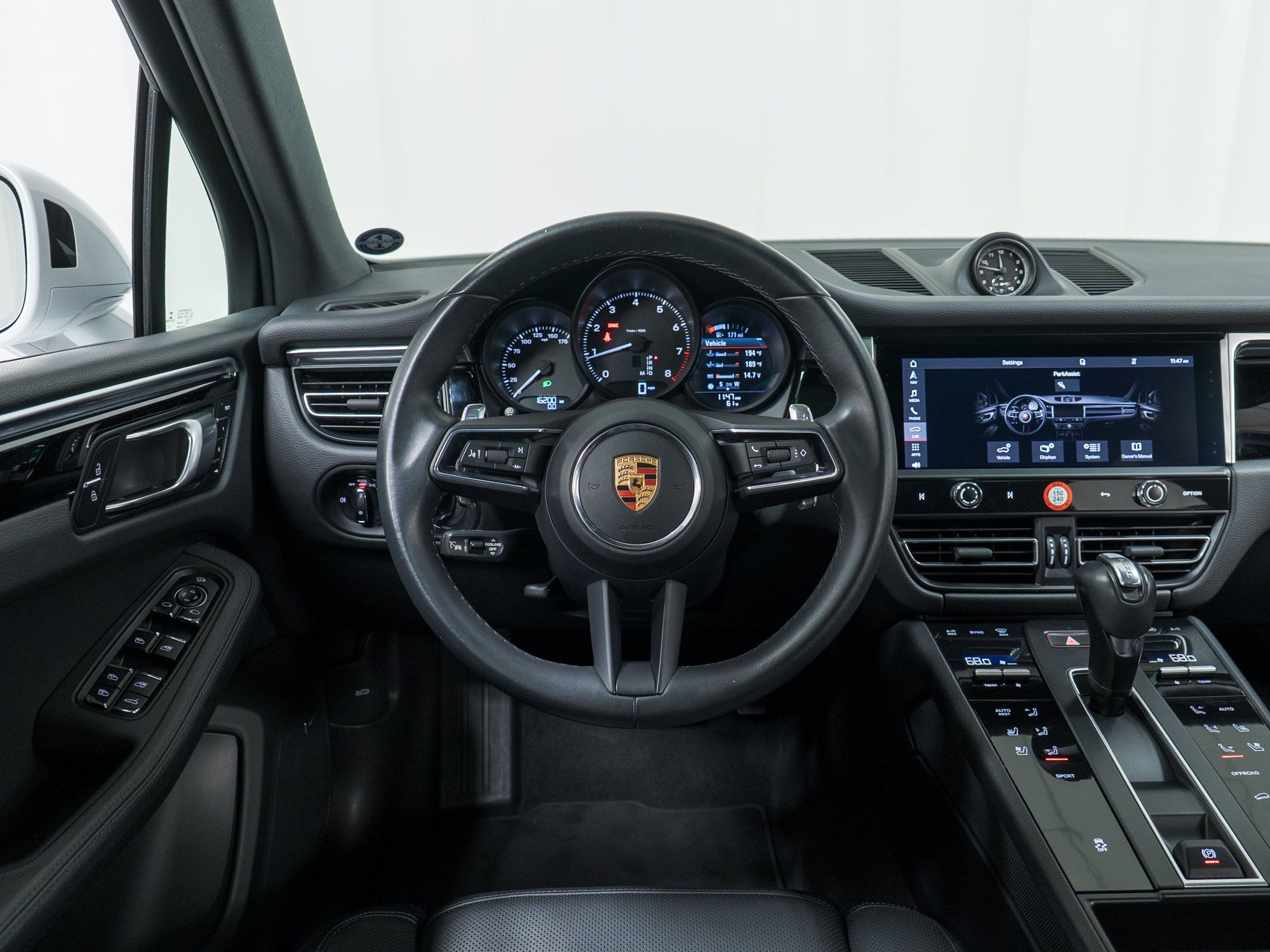 Certified 2023 Porsche Macan AWD/4WD image 21