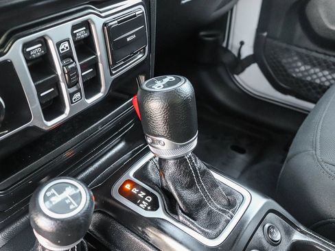 Used 2018 Jeep Wrangler Unlimited Sahara AWD/4WD image 24