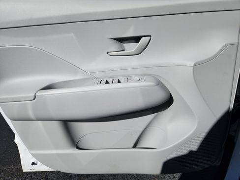 Used 2025 Hyundai Kona SE image 13