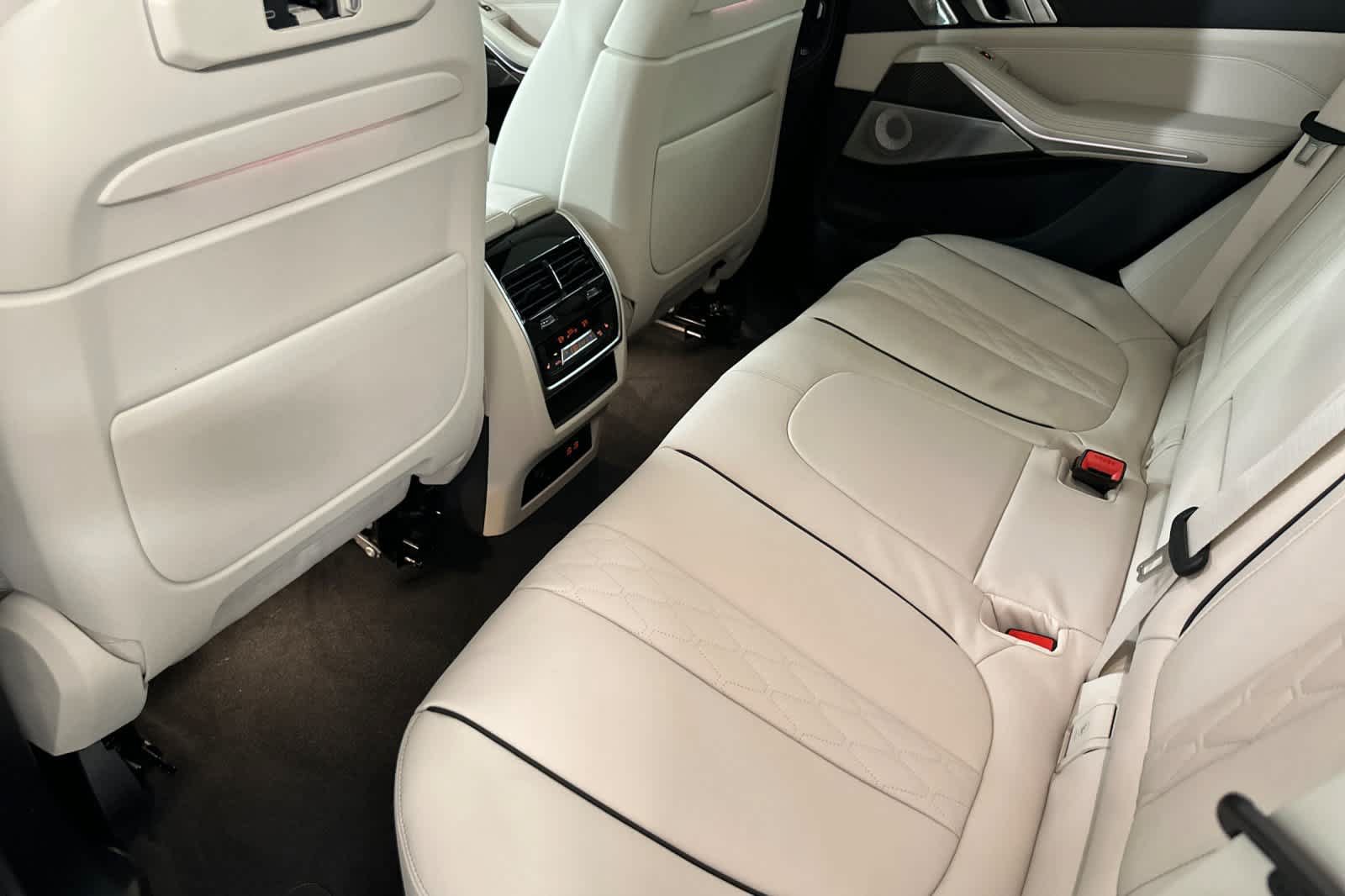 Used 2026 BMW X5 M60i AWD/4WD image 4