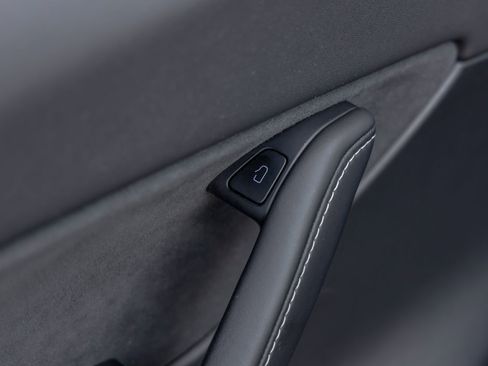 Used 2021 Tesla Model Y Long Range image 23