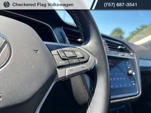 Used 2022 Volkswagen Tiguan SE FWD image 40