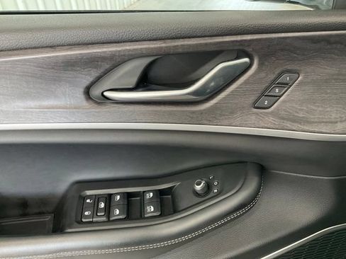 Used 2021 Jeep Grand Cherokee L Limited RWD image 6