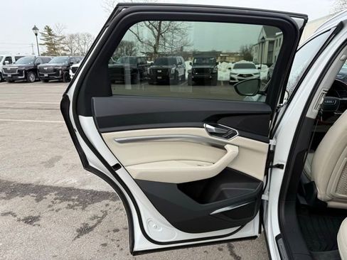 Used 2019 Audi e-tron Premium Plus image 26