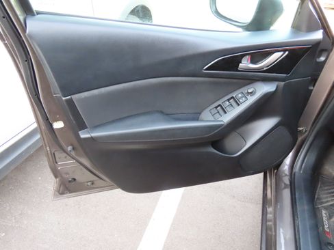 Used 2015 MAZDA MAZDA3 i Sport image 16