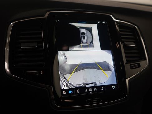 Used 2024 Volvo XC90 B6 Plus image 22