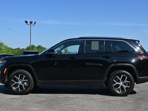 Used 2023 Jeep Grand Cherokee Limited image 6