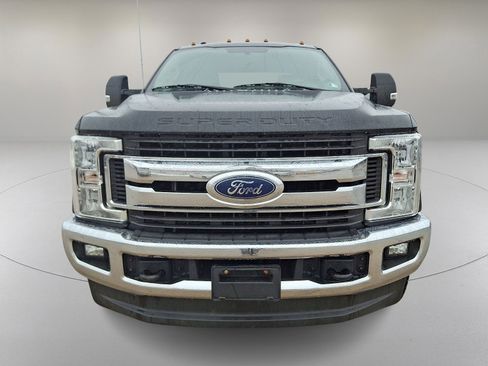 Used 2019 Ford F250 XLT w/ XLT Value Package image 3