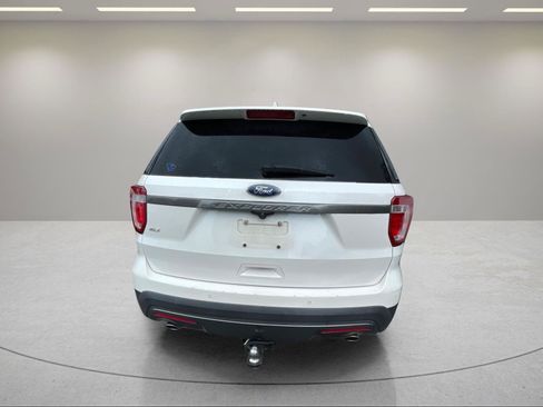Used 2017 Ford Explorer XLT w/ Equipment Group 202A FWD image 12