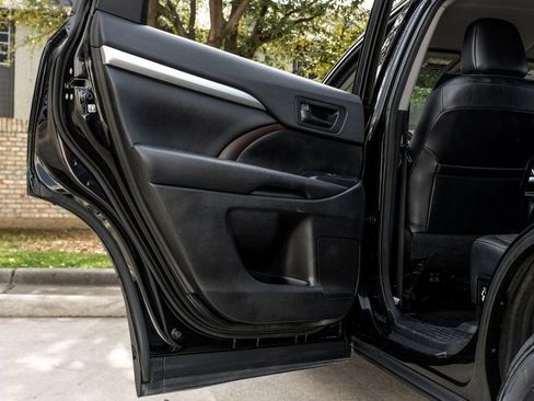 Used 2017 Toyota Highlander Plus image 55