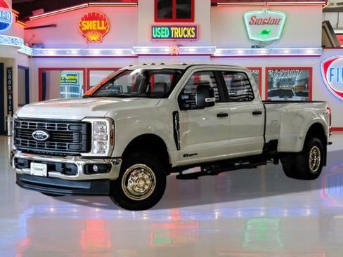 Used 2025 Ford F350 XL w/ FX4 Off-Road Package image 2