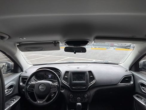 Used 2019 Jeep Cherokee Latitude Plus AWD/4WD image 11