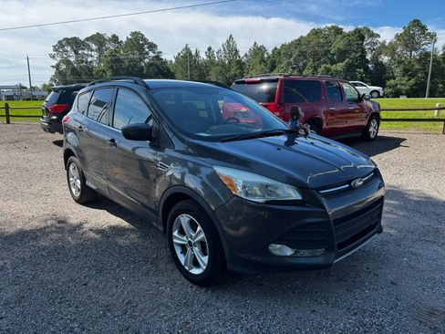Used 2016 Ford Escape SE w/ Equipment Group 201A FWD image 9