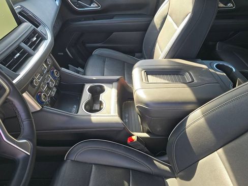 Used 2023 Chevrolet Suburban Premier image 29